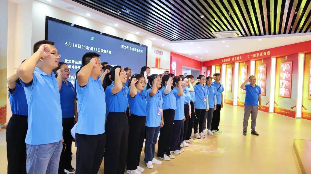 3.重温入党誓词(宣誓2).jpg