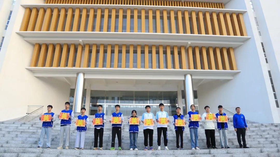 文明其精神 野蛮其体魄——第十三周升旗仪式 - 百色市田阳民族高中